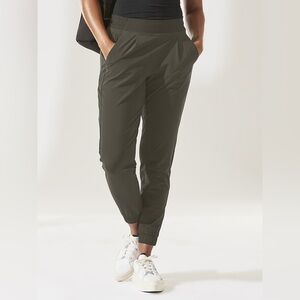 Athleta Textured Brooklyn Jogger in Sage Green - Size 2